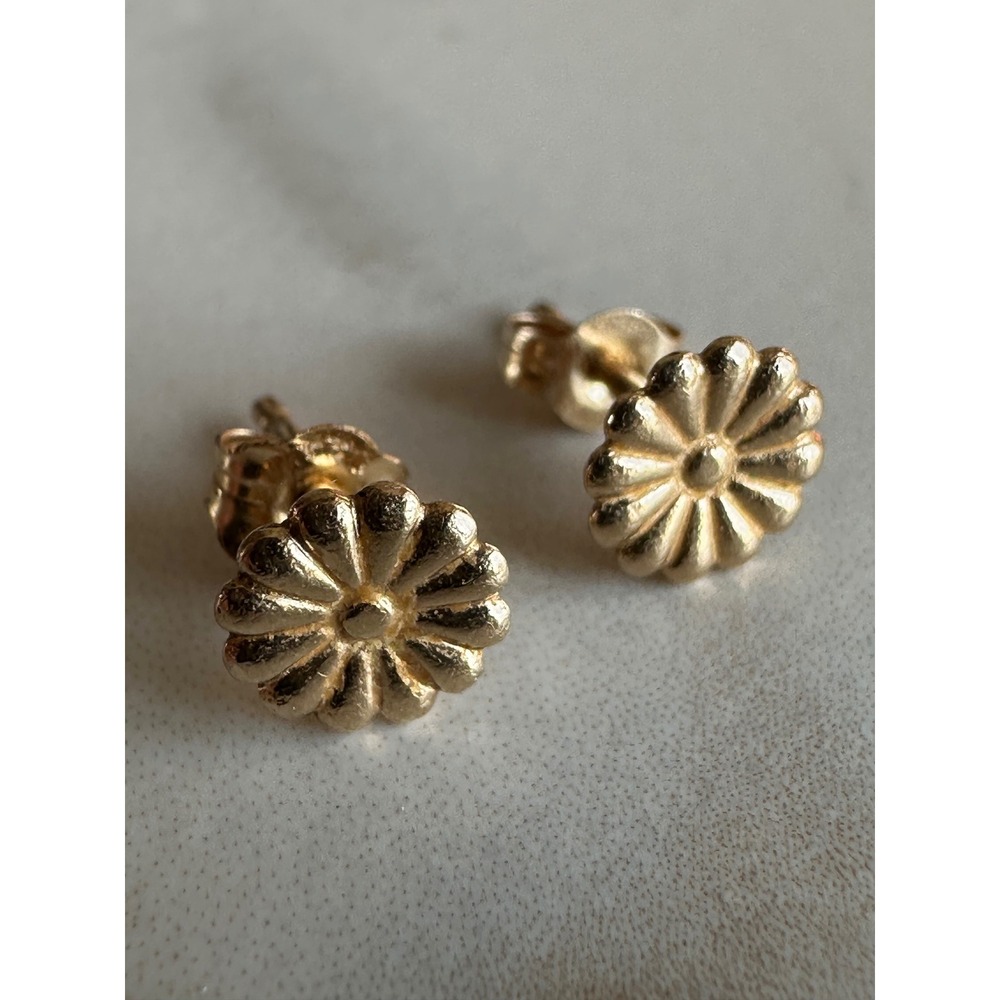 Vintage 14k Yellow Gold Flower Stud Earrings Dainty Floral Daisy 0.36g 10k Backs
